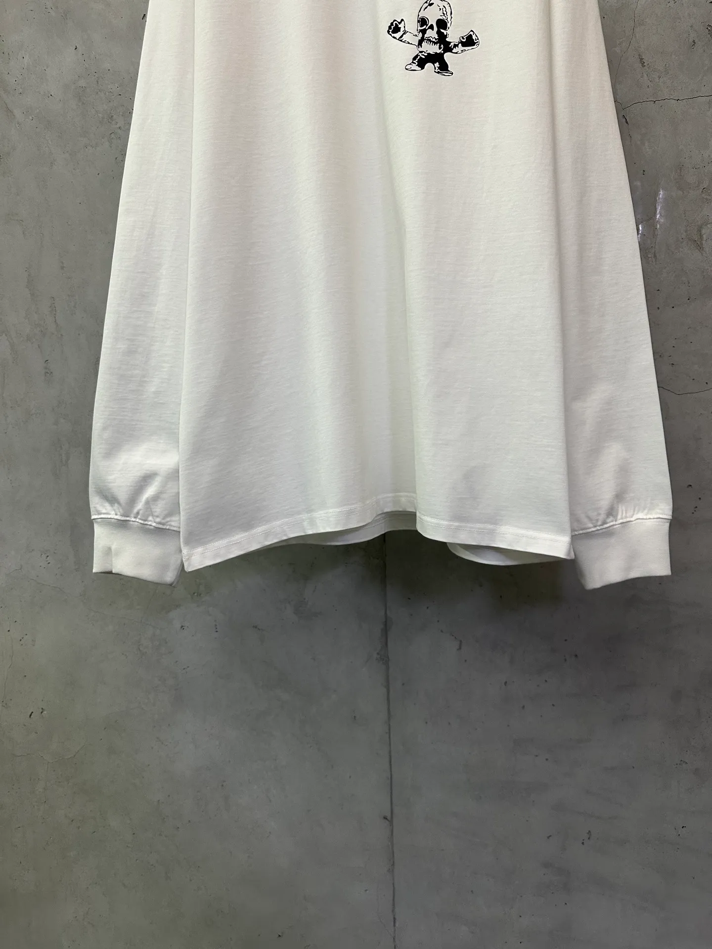 P340 Chrome Hearts 25ss foti system black color nine-square grid round neck long-sleeved T-shirt. Fabric is high-definition, ultra-heavy-weight cotton, double-yarn compact Xinjiang cotton. Weight: 320 grams. Clean cloth surface. Clear texture. Tight feel. Stiff. High color fastness. No deformation. No discoloration. Customized hardware. Thread. Accessories. Alignment. Same style for men and women. -Color: Black White -Size: XS S M L